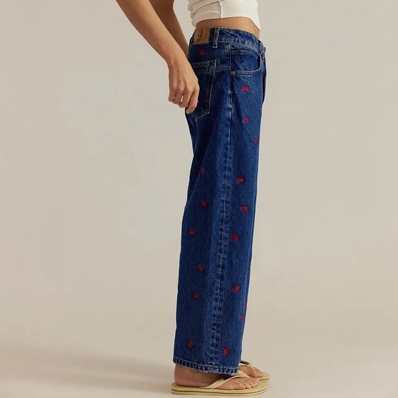 We The Free People Tricia Fix Deep TranceBoyfriend Embroidered Crab Jeans 31